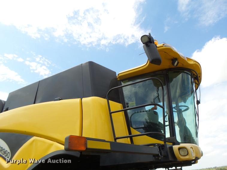 image for item DB1305 2005 New Holland CR960 combine