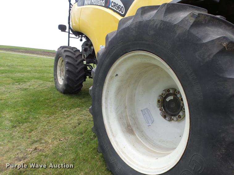 image for item DB1305 2005 New Holland CR960 combine