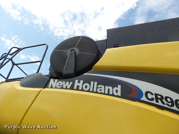 image for item DB1305 2005 New Holland CR960 combine