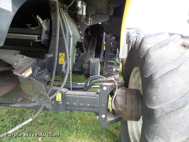 image for item DB1305 2005 New Holland CR960 combine
