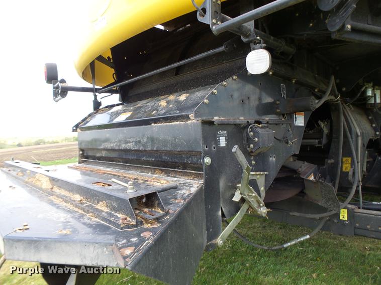 image for item DB1305 2005 New Holland CR960 combine
