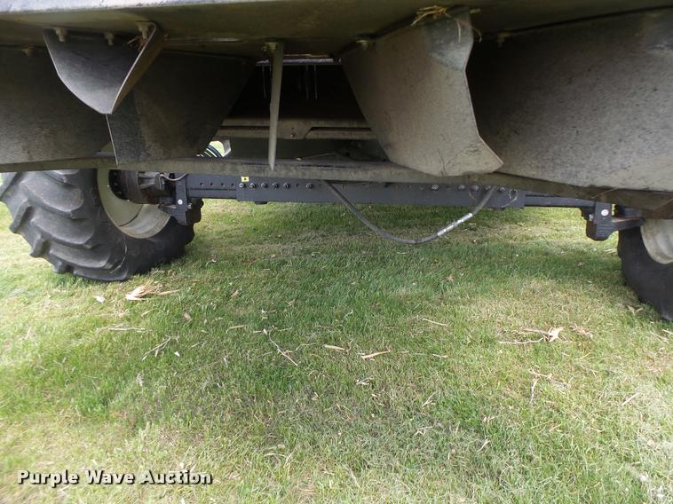 image for item DB1305 2005 New Holland CR960 combine