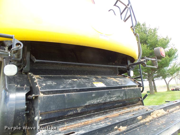 image for item DB1305 2005 New Holland CR960 combine