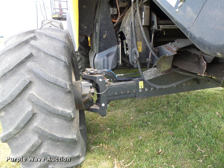 image for item DB1305 2005 New Holland CR960 combine