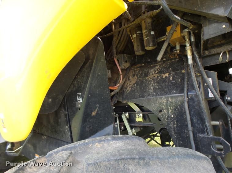 image for item DB1305 2005 New Holland CR960 combine