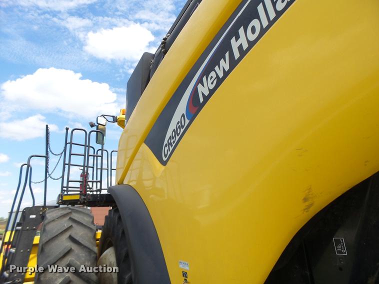 image for item DB1305 2005 New Holland CR960 combine