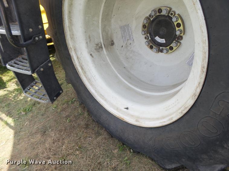 image for item DB1305 2005 New Holland CR960 combine