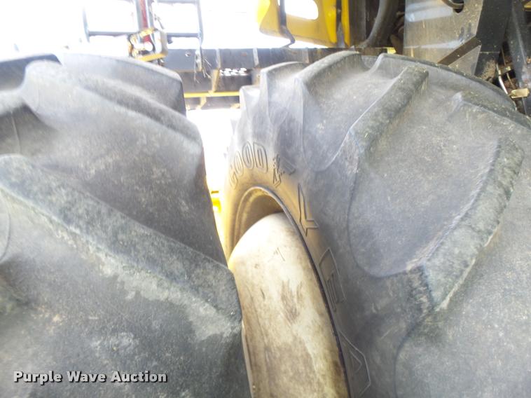 image for item DB1305 2005 New Holland CR960 combine