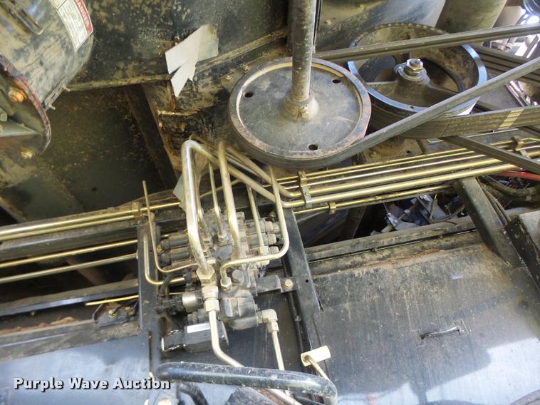 image for item DB1305 2005 New Holland CR960 combine