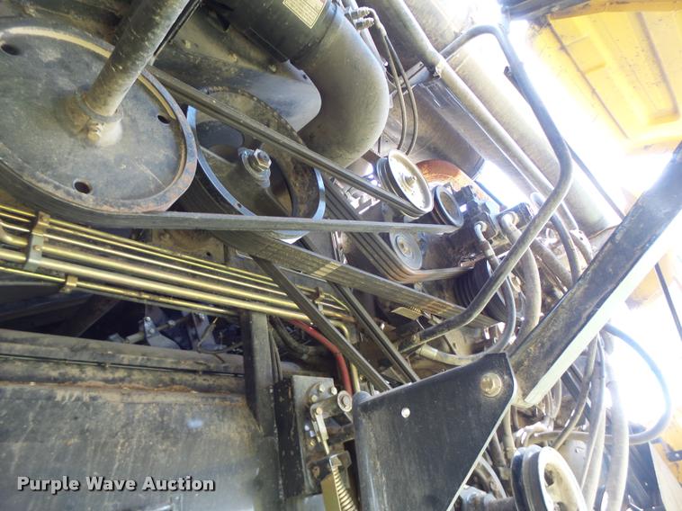 image for item DB1305 2005 New Holland CR960 combine