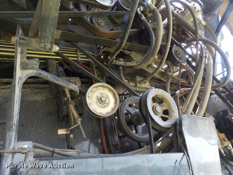 image for item DB1305 2005 New Holland CR960 combine