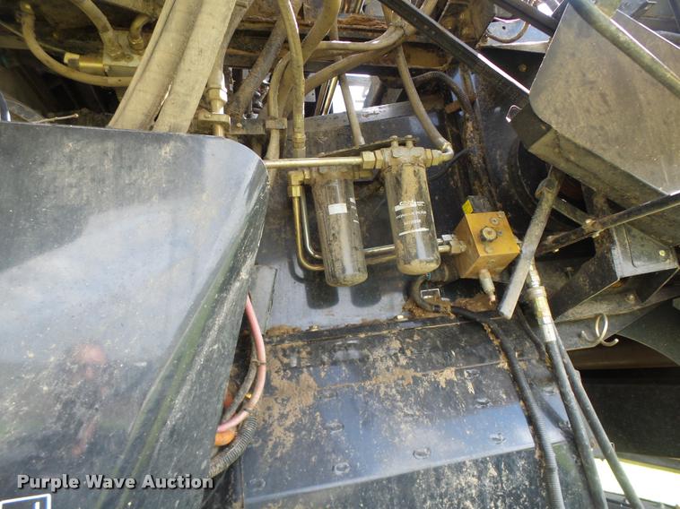 image for item DB1305 2005 New Holland CR960 combine