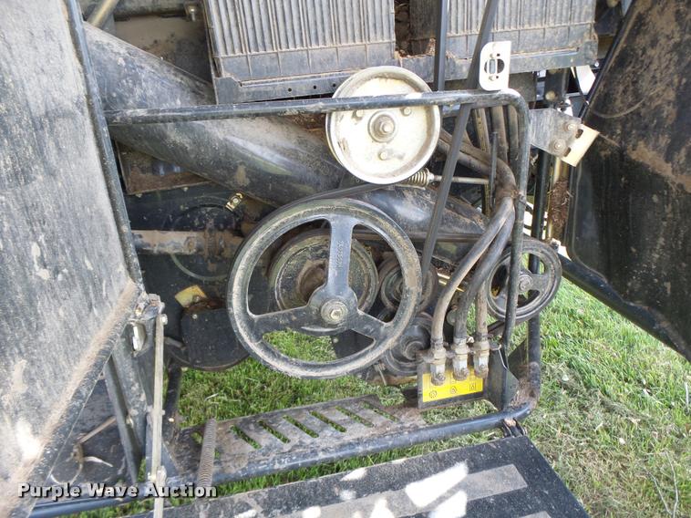 image for item DB1305 2005 New Holland CR960 combine