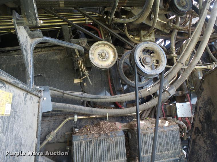 image for item DB1305 2005 New Holland CR960 combine