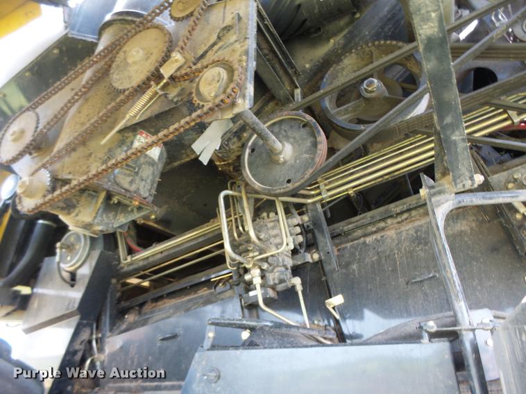 image for item DB1305 2005 New Holland CR960 combine