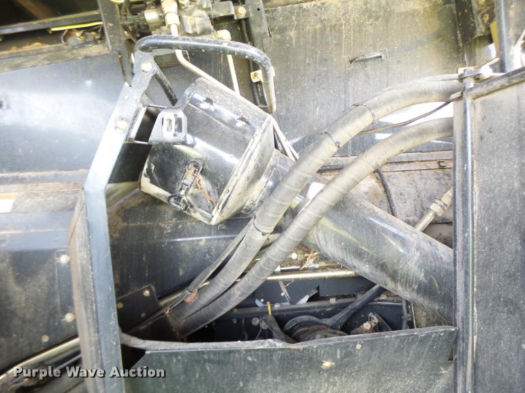 image for item DB1305 2005 New Holland CR960 combine