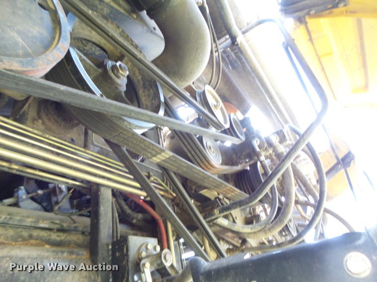 image for item DB1305 2005 New Holland CR960 combine