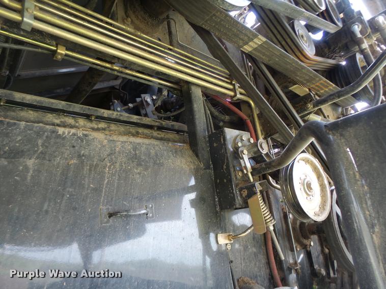 image for item DB1305 2005 New Holland CR960 combine