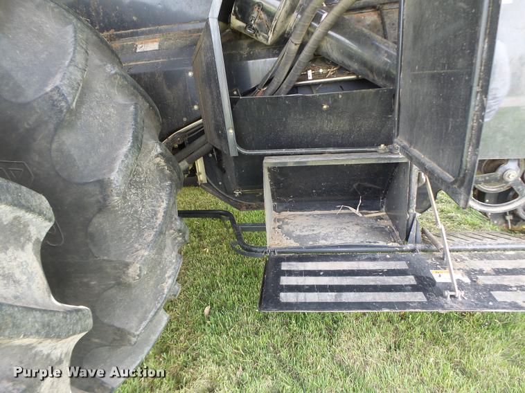 image for item DB1305 2005 New Holland CR960 combine