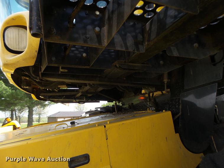 image for item DB1305 2005 New Holland CR960 combine