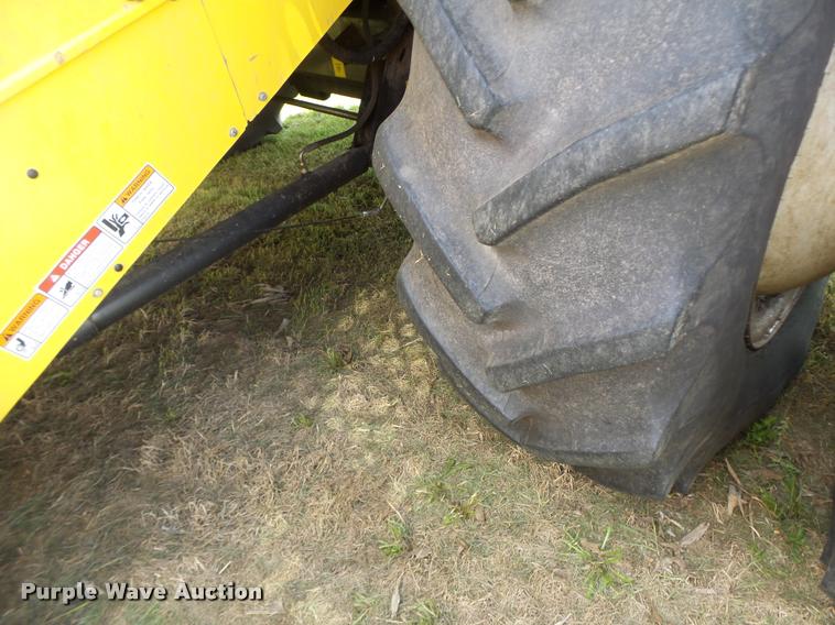 image for item DB1305 2005 New Holland CR960 combine