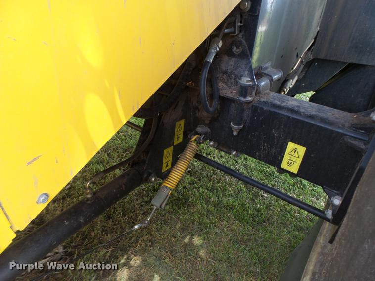 image for item DB1305 2005 New Holland CR960 combine