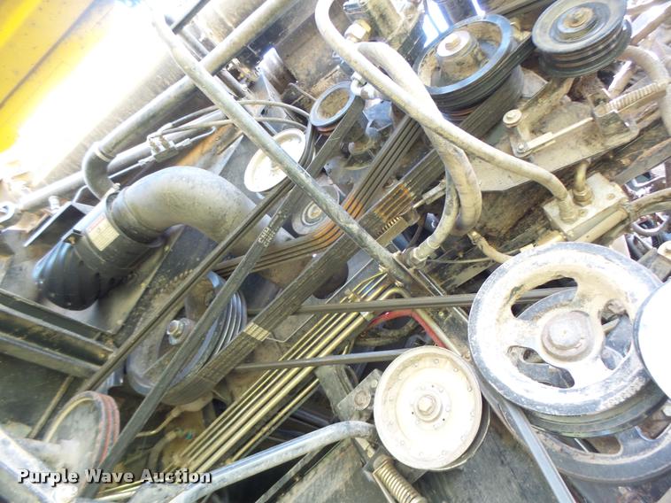 image for item DB1305 2005 New Holland CR960 combine