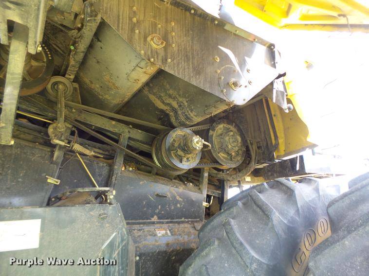 image for item DB1305 2005 New Holland CR960 combine