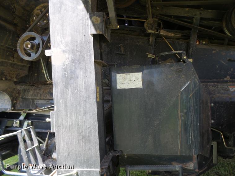 image for item DB1305 2005 New Holland CR960 combine