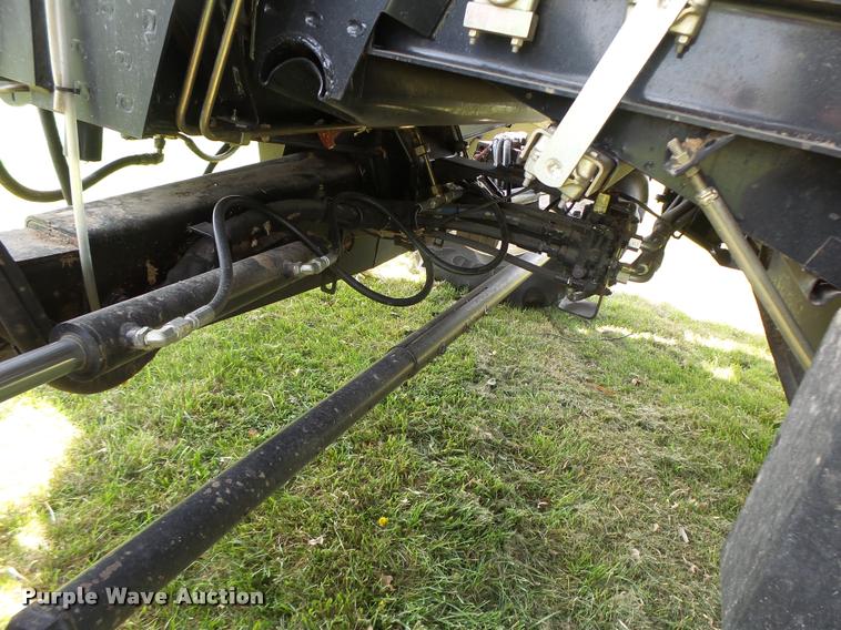 image for item DB1305 2005 New Holland CR960 combine