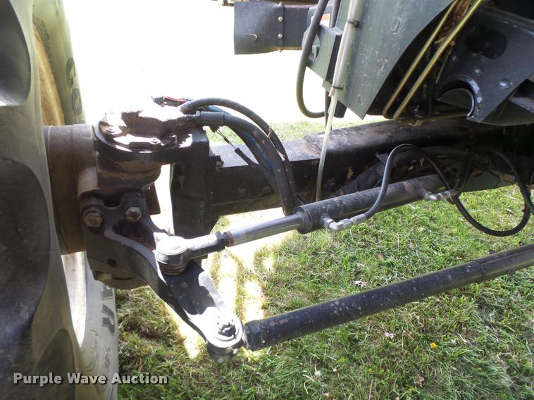 image for item DB1305 2005 New Holland CR960 combine