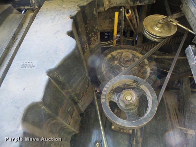 image for item DB1305 2005 New Holland CR960 combine