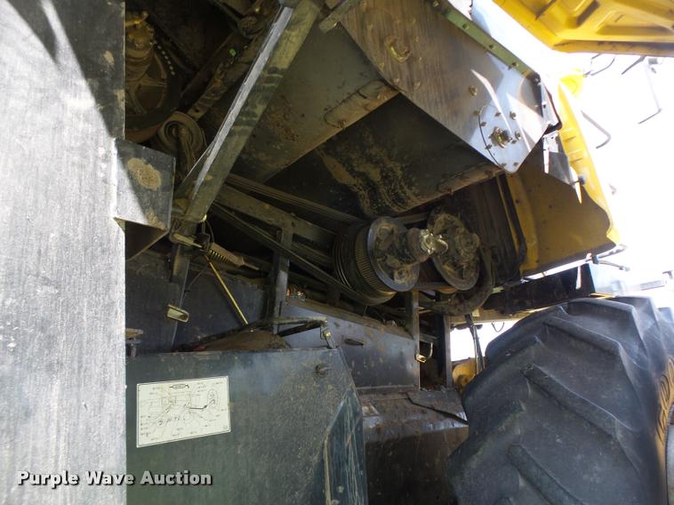 image for item DB1305 2005 New Holland CR960 combine