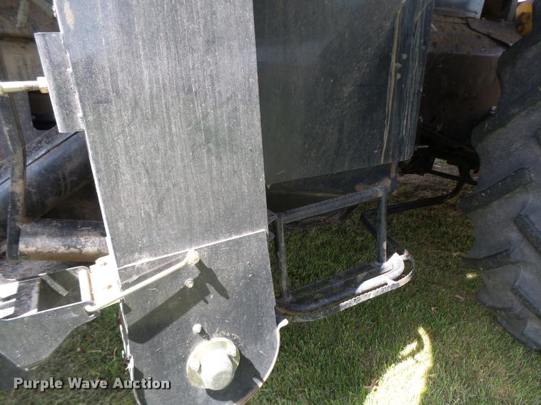 image for item DB1305 2005 New Holland CR960 combine