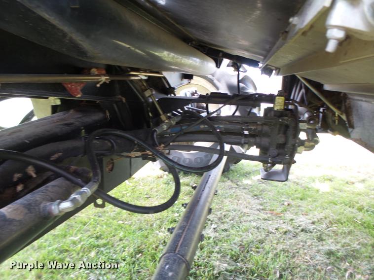 image for item DB1305 2005 New Holland CR960 combine