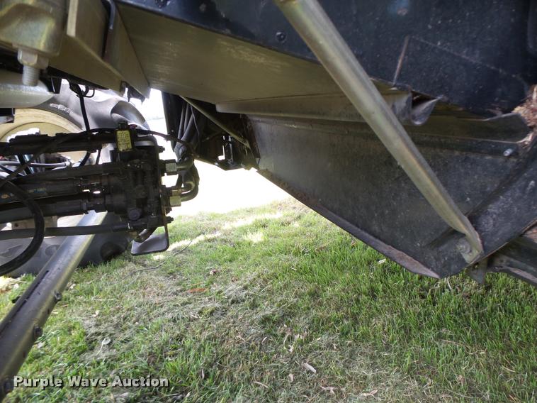 image for item DB1305 2005 New Holland CR960 combine