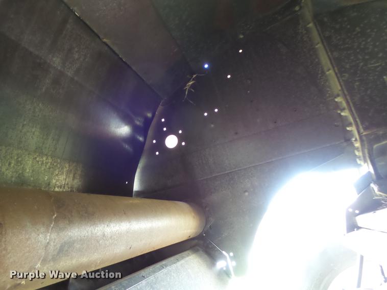 image for item DB1305 2005 New Holland CR960 combine