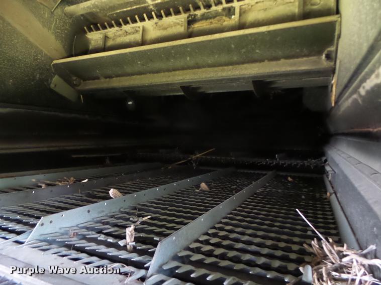 image for item DB1305 2005 New Holland CR960 combine