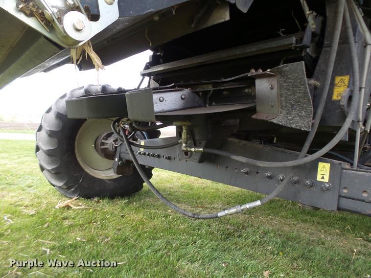 image for item DB1305 2005 New Holland CR960 combine