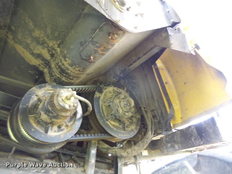 image for item DB1305 2005 New Holland CR960 combine