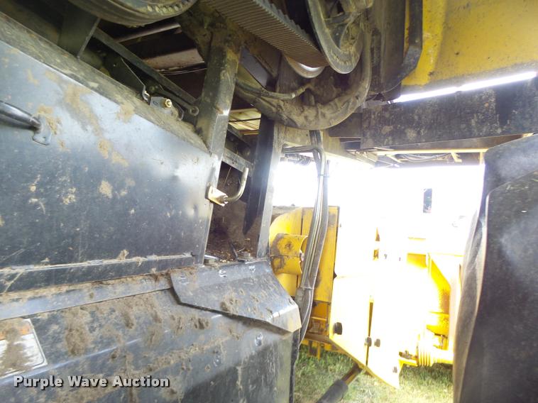 image for item DB1305 2005 New Holland CR960 combine