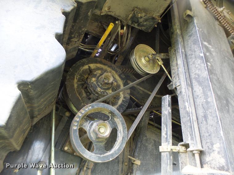 image for item DB1305 2005 New Holland CR960 combine