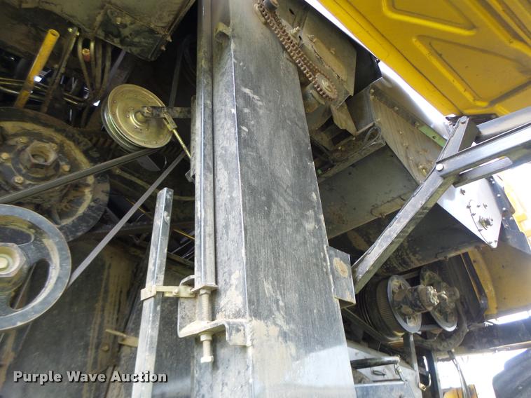 image for item DB1305 2005 New Holland CR960 combine