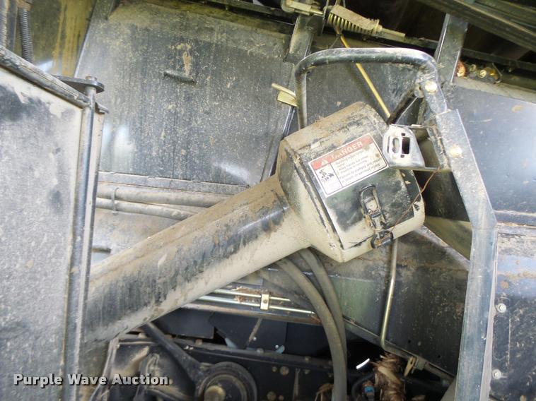 image for item DB1305 2005 New Holland CR960 combine