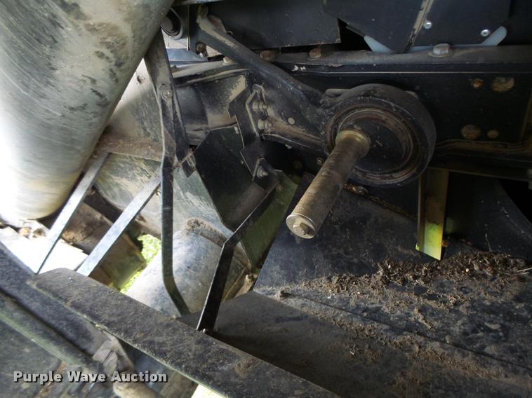 image for item DB1305 2005 New Holland CR960 combine