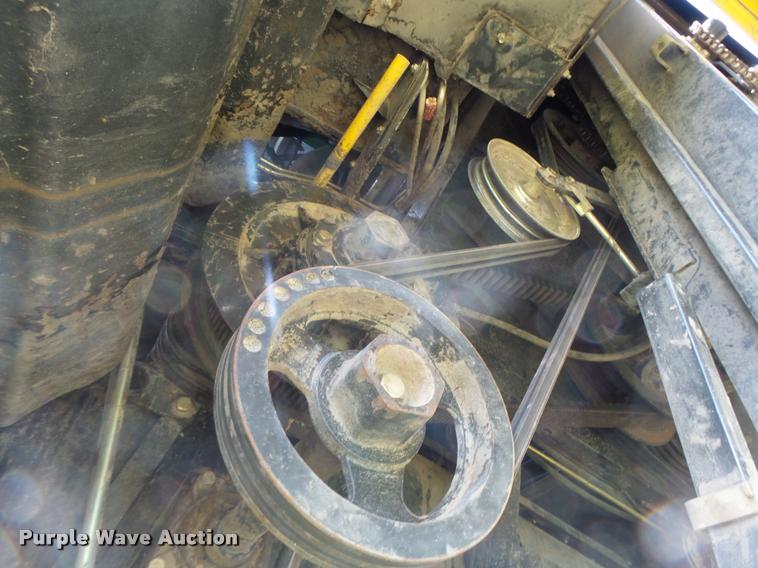 image for item DB1305 2005 New Holland CR960 combine