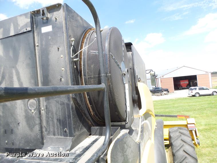 image for item DB1305 2005 New Holland CR960 combine