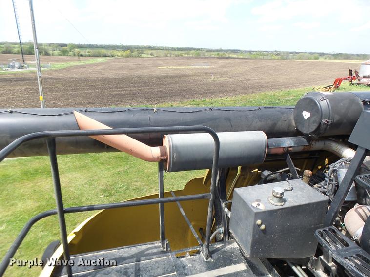 image for item DB1305 2005 New Holland CR960 combine