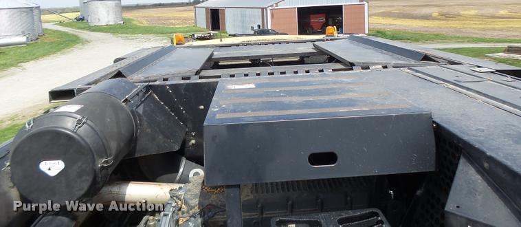 image for item DB1305 2005 New Holland CR960 combine