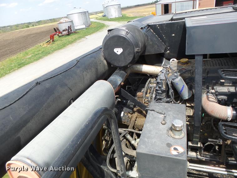 image for item DB1305 2005 New Holland CR960 combine